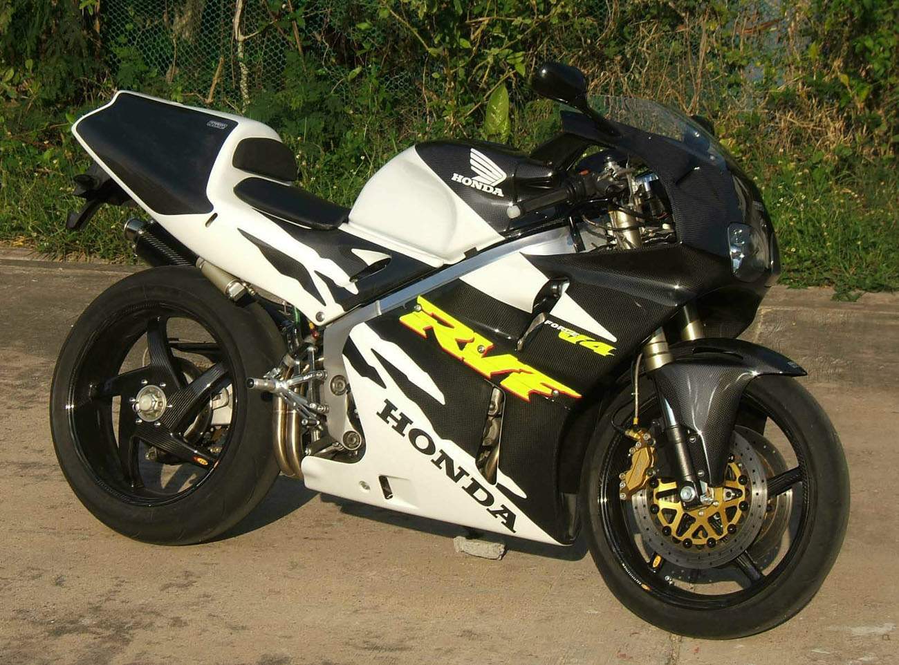 NC35ページ RVF（NC35） -since 1994- - バイクの系譜